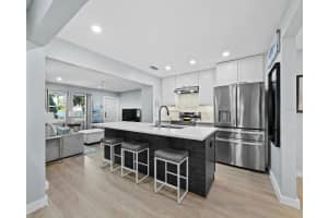 2421 PROSPECT STREET, SARASOTA, FL 34239 - MLS#MFRA4677367