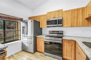 8415 GARDENS CIRCLE, SARASOTA, FL 34243 - MLS#MFRA4677547