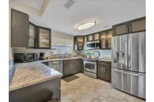 2529 CROTON AVENUE, SARASOTA, FL 34239 - MLS#MFRA4677550