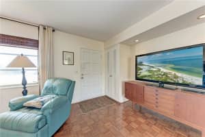 563 OXFORD DRIVE, VENICE, FL 34293 - MLS#MFRA4677686