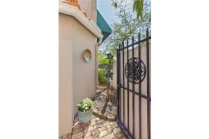 200 COCOANUT AVENUE, SARASOTA, FL 34236 - MLS#MFRA4677723