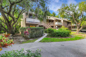 1657 Brookhouse Cir #150, SARASOTA