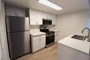 8115 45TH COURT, SARASOTA, FL 34243 - MLS#MFRA4677948