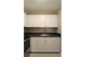 3001 BEE RIDGE ROAD, SARASOTA, FL 34239 - MLS#MFRA4677956