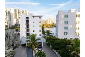 660 GOLDEN GATE POINT, SARASOTA, FL 34236 - MLS#MFRA4677999