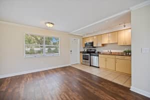 960 Highland St #b2 Sarasota, FL 34234 - Off Market