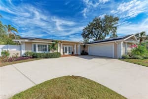 411 Harbor View Ln, LARGO