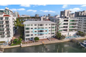 174 GOLDEN GATE POINT, SARASOTA, FL 34236 - MLS#MFRA4678205