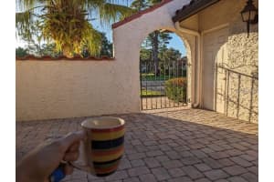 5581 GOLF POINTE DRIVE, SARASOTA, FL 34243 - MLS#MFRA4678276