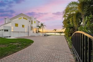1400 SIESTA DRIVE, SARASOTA, FL 34239 - MLS#MFRA4678496