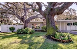 1320 Augusta Ln S, ST PETERSBURG