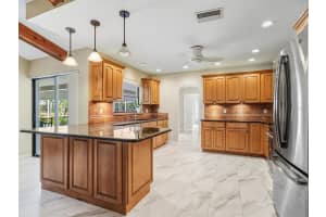 4725 GREENCROFT ROAD, SARASOTA, FL 34235 - MLS#MFRA4679547