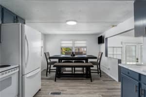 205 52ND AVENUE TERRACE, BRADENTON, FL 34203 - MLS#MFRA4679641