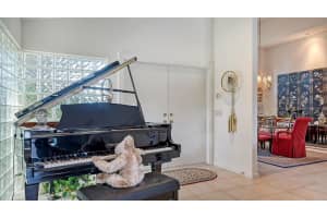 8142 MISTY OAKS BOULEVARD, SARASOTA, FL 34243 - MLS#MFRA4679693