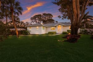 428 Sapphire Dr, SARASOTA