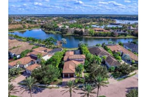 7951 MATERA COURT, LAKEWOOD RANCH, FL 34202 - MLS#MFRA4679918