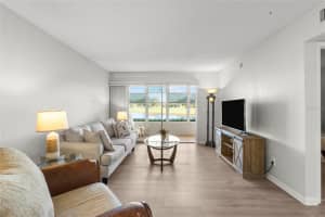 7193 COUNTRY CLUB DRIVE, SARASOTA, FL 34243 - MLS#MFRA4679940