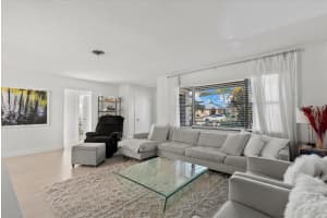 6835 ROXBURY DRIVE, SARASOTA, FL 34231 - MLS#MFRA4680089