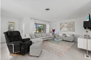 6835 ROXBURY DRIVE, SARASOTA, FL 34231 - MLS#MFRA4680089