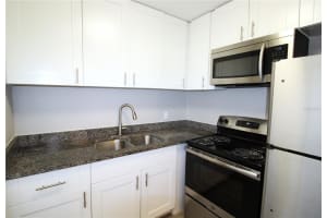 3001 BEE RIDGE ROAD, SARASOTA, FL 34239 - MLS#MFRA4680122