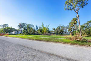 7332 PHILLIPS STREET, SARASOTA, FL 34243 - MLS#MFRA4680510