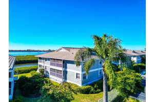 1233 EDGEWATER CIRCLE, BRADENTON, FL 34209 - MLS#MFRA4680832