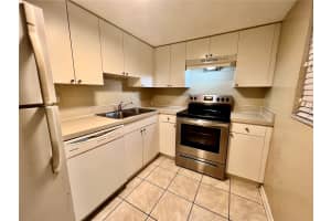 5310 26TH ST W #202, BRADENTON, FL 34207 - MLS#MFRA4680982