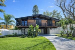 1942 NEW HAMPSHIRE AVENUE, ST PETERSBURG, FL 33703 - MLS#MFRA4681094