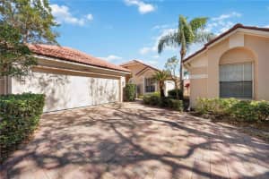 4076 LYNDHURST COURT, SARASOTA, FL 34235 - MLS#MFRA4681141