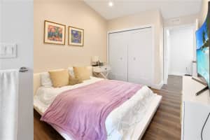 2054 ROSELAWN STREET, SARASOTA, FL 34231 - MLS#MFRA4681191