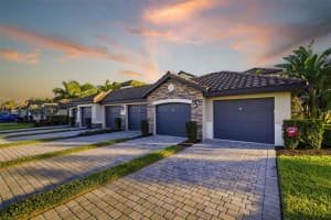 5604 PALMER CIRCLE, LAKEWOOD RANCH, FL 34211 - MLS#MFRA4681209