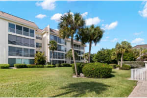 605 Sutton Pl #102, LONGBOAT KEY