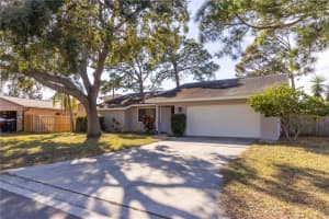 8457 CYPRESS LAKE CIRCLE, SARASOTA, FL 34243 - MLS#MFRA4681428