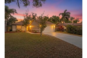 8215 Country Oaks Ct, SARASOTA