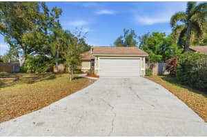 8215 COUNTRY OAKS COURT, SARASOTA, FL 34243 - MLS#MFRA4681462