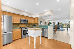 8897 MIDNIGHT PASS ROAD, SARASOTA, FL 34242 - MLS#MFRA4681513