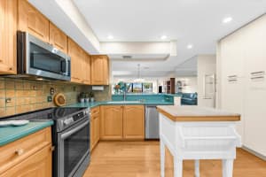 8897 MIDNIGHT PASS ROAD, SARASOTA, FL 34242 - MLS#MFRA4681513