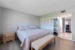 1540 GLEN OAKS DRIVE, SARASOTA, FL 34232 - MLS#MFRA4681696