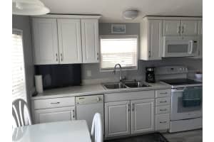 2081 DETROITER STREET, SARASOTA, FL 34231 - MLS#MFRA4681854