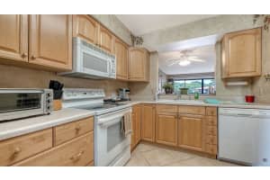 5183 LAKE VILLAGE DRIVE, SARASOTA, FL 34235 - MLS#MFRA4681857