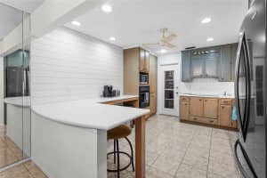 5524 PALM AIRE DRIVE, SARASOTA, FL 34243 - MLS#MFRA4681925