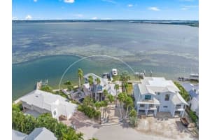 527 56TH STREET, HOLMES BEACH, FL 34217 - MLS#MFRA4682332