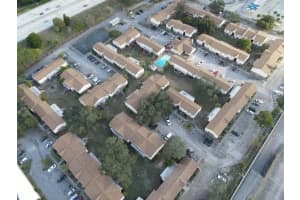 402 WESTCHESTER COURT, TAMPA, FL 33604 - MLS#MFRA4682509