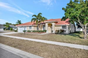 4851 WOOD POINTE WAY, SARASOTA, FL 34233 - MLS#MFRA4682682