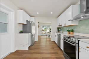 2535 FLOYD STREET, SARASOTA, FL 34239 - MLS#MFRA4682751