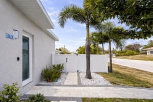 4524 RIVERWOOD AVENUE, SARASOTA, FL 34231 - MLS#MFRA4682835