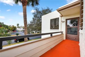 521 Lakeside Dr #521, BRADENTON