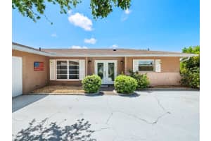 1260 LAKESIDE DRIVE, VENICE, FL 34293 - MLS#MFRA4682949