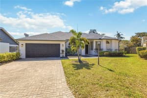 4822 HAMLETS GROVE DRIVE, SARASOTA, FL 34235 - MLS#MFRA4683039