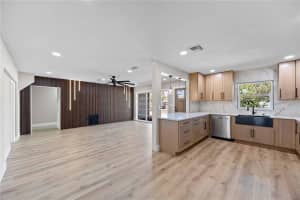 2770 WOOD STREET, SARASOTA, FL 34237 - MLS#MFRA4683062